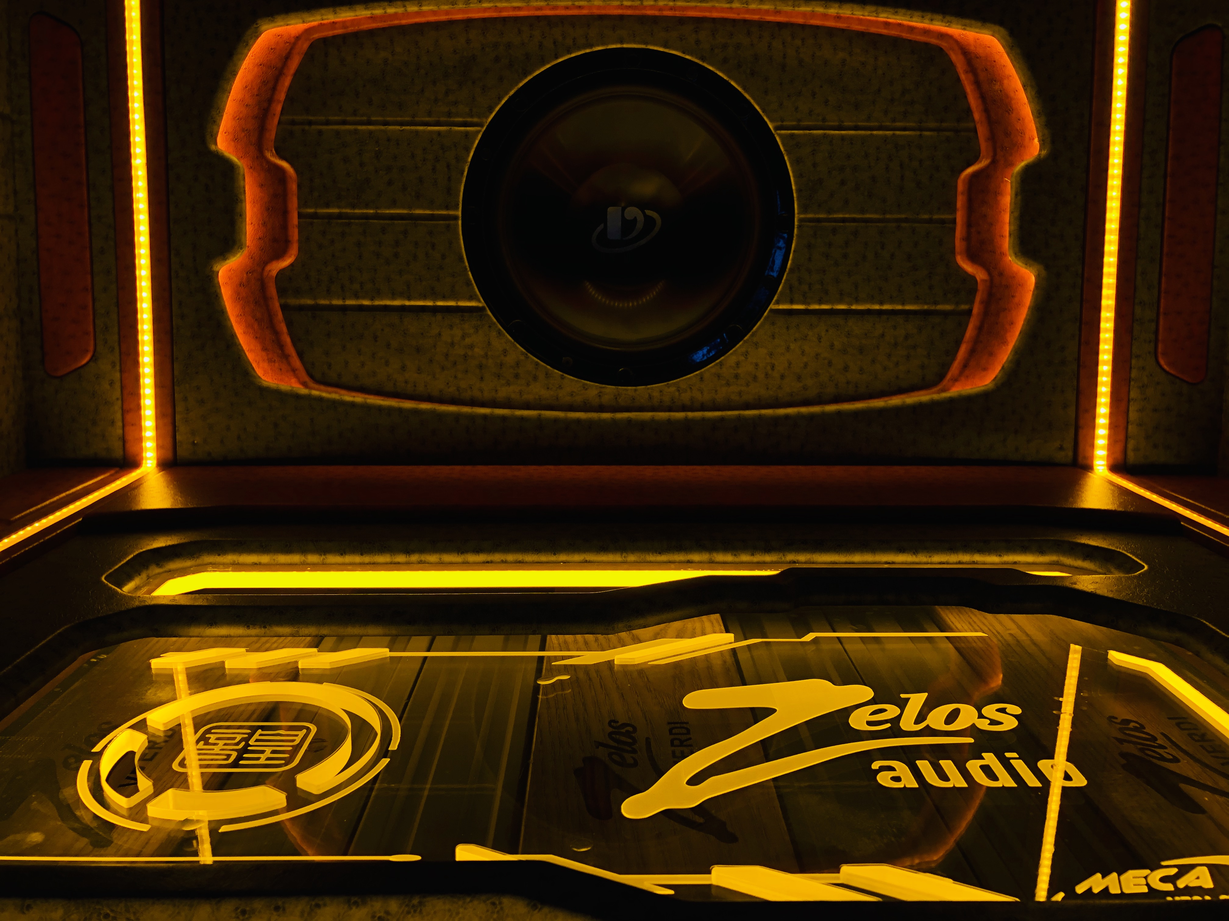 音皇丰田皇冠汽车音响改装桃木功放,视觉听觉双重享受