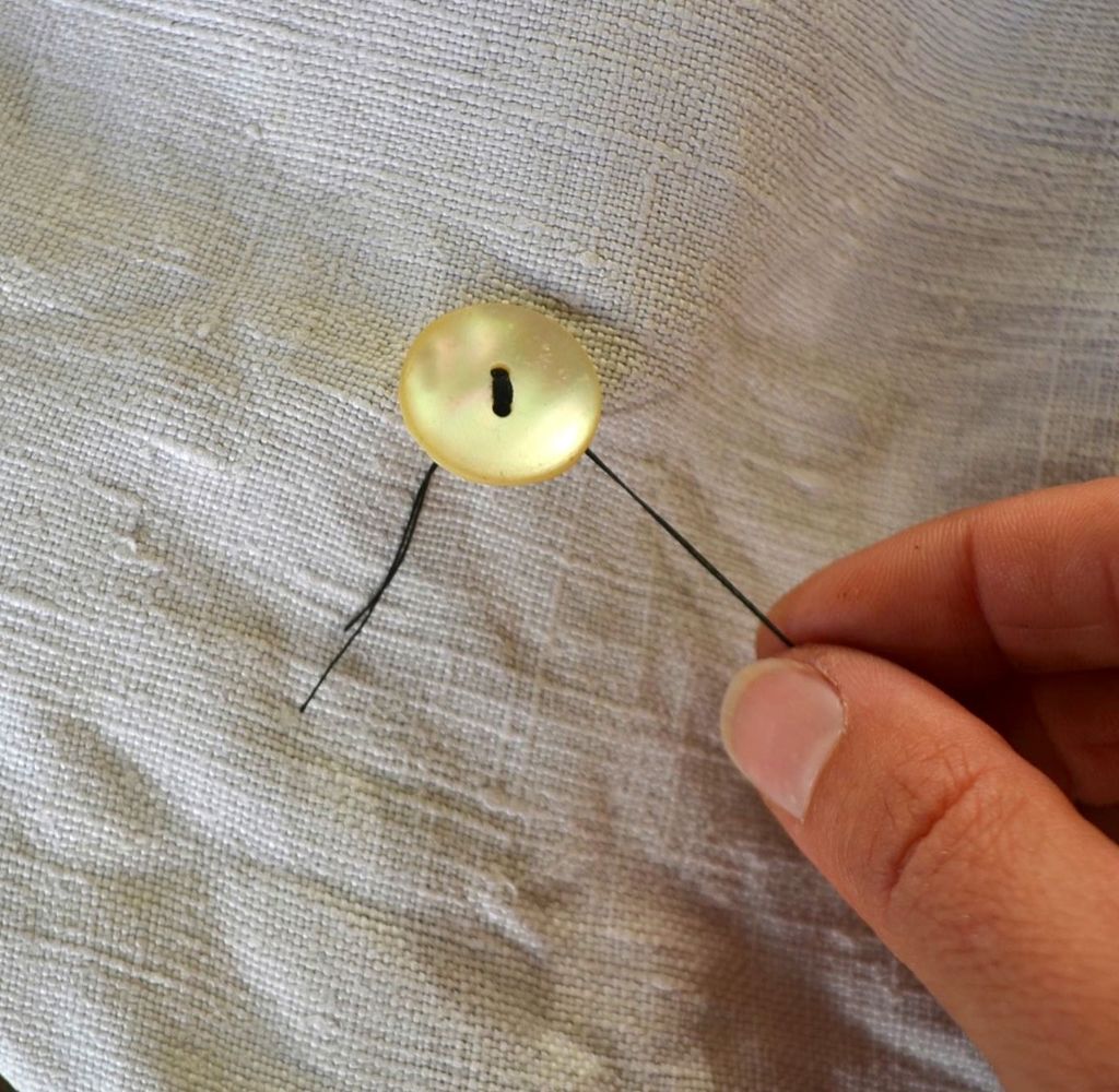 衣服扣纽扣办法,衣服纽扣扣错了怎么取出来