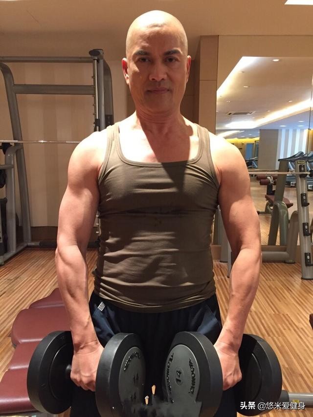 吕良伟扎马步的正确姿势减肥,62岁吕良伟保持身材如同年轻小伙