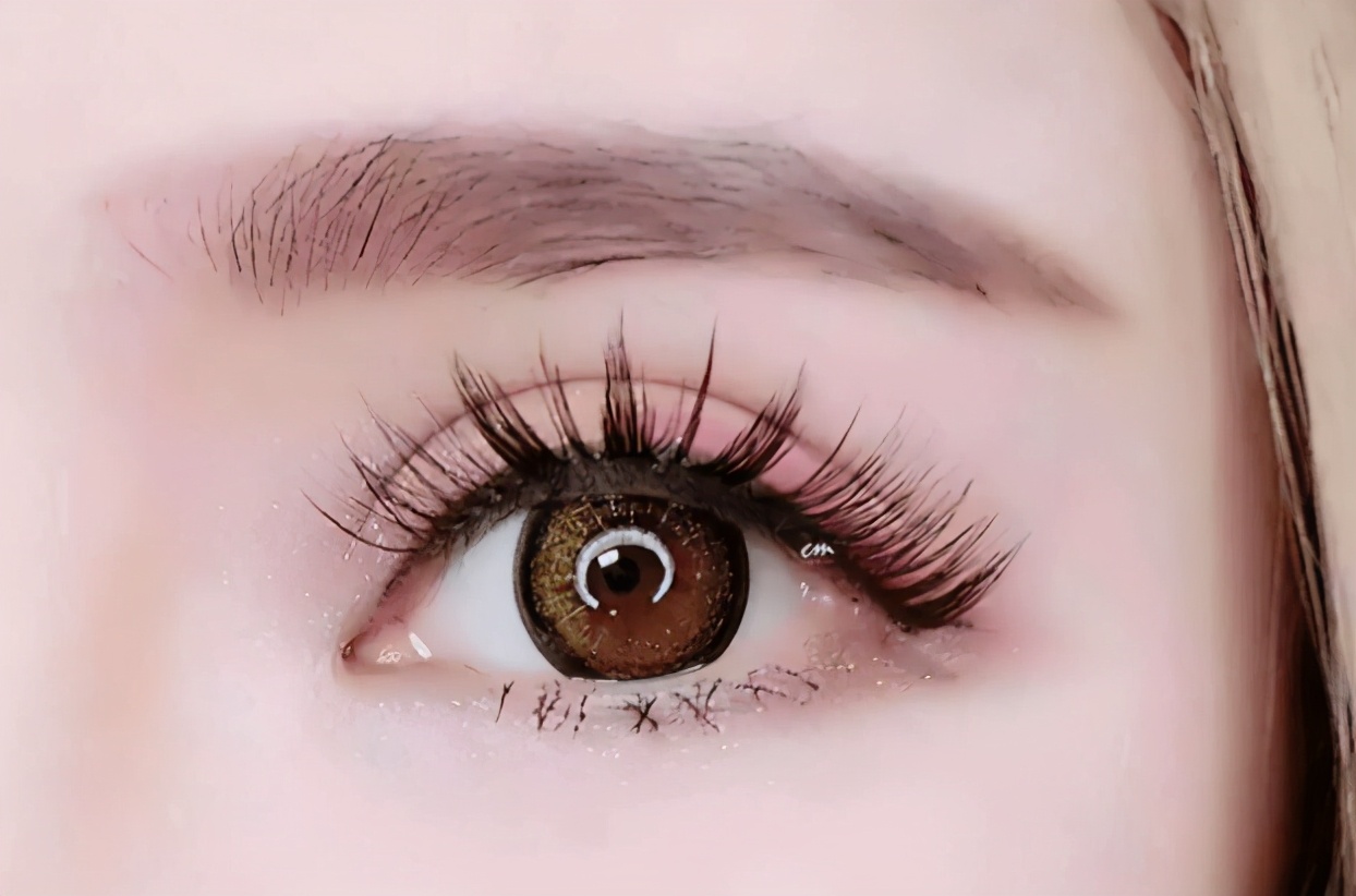 拥挤的美瞳赛道,资本与营销点燃的虚火