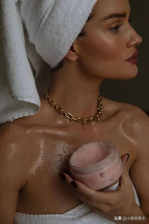 第一夫人真惨，打工4年，退休金半个包都买不起｜郑尔摩斯周报