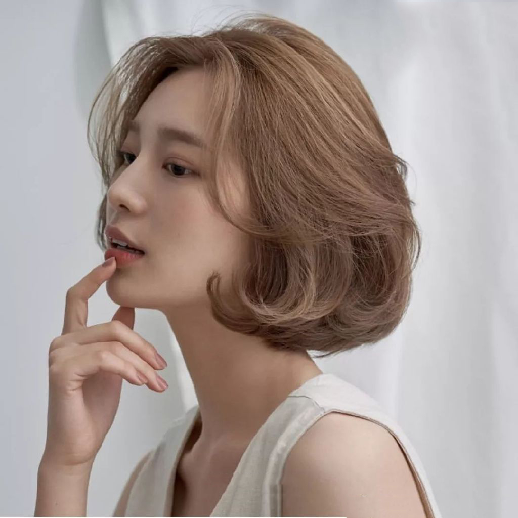 适合圆脸烫发发型女2020流行发型,直发型女2020流行发型中长发减龄