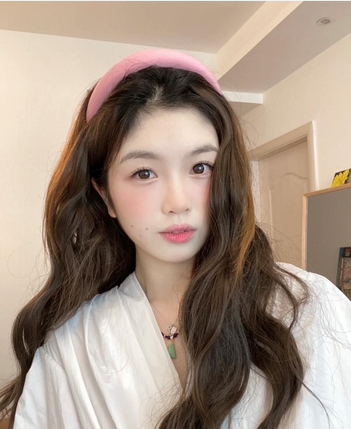 圆脸怎么显脸小,圆脸怎么才能显脸小