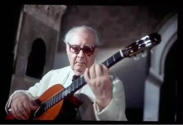 如何简述吉他的发展历史,吉他的历史起源及简介图片