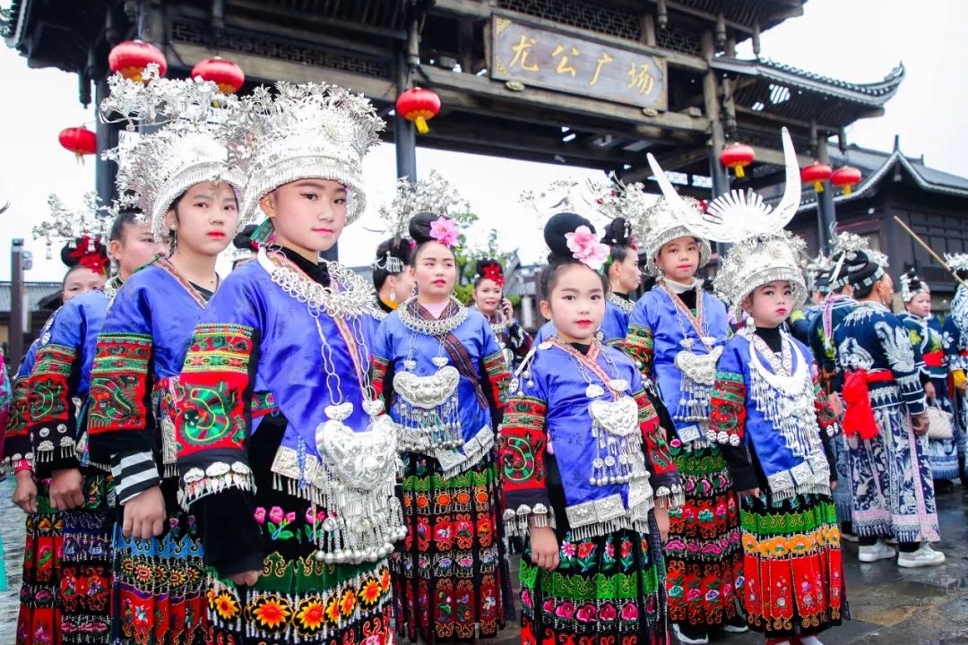 5万人PK酒量饭量胆量!这个饭局水陆两栖震撼上天