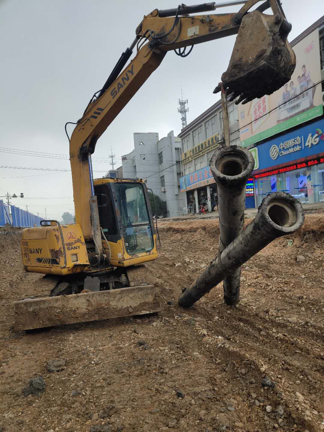 安徽挖机小哥视频,挖机小哥安徽