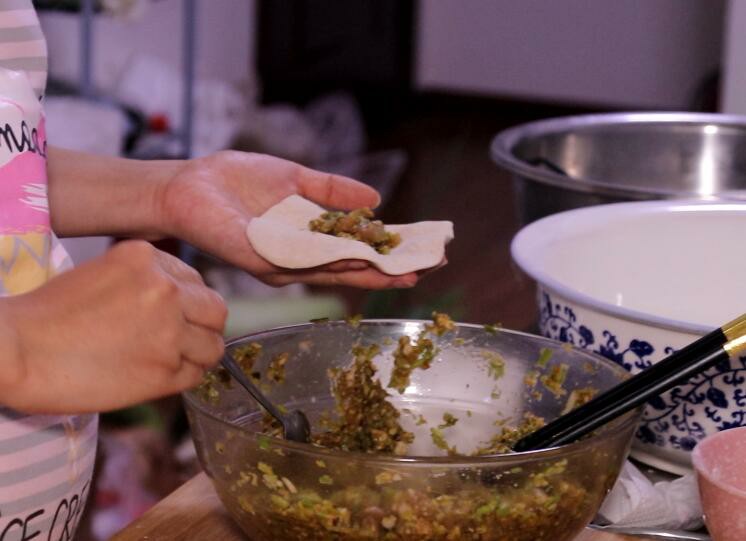 想吃包子在家就能做,发面小笼包子怎样做更喧软好吃