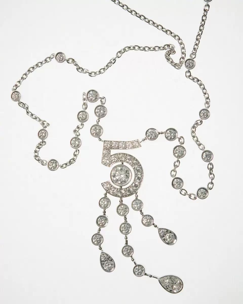 香奈儿盲盒6000 (香奈儿盲盒开箱限量6000元盲盒)