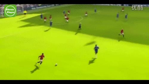 足球技巧可以不伤人但危险度很高,足球比赛进球的小技巧谁也防不住