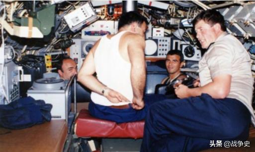 蛙人潜入海底军舰,最新潜艇真实事件