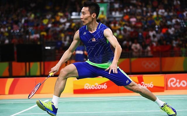 羽毛球怎么让自己的步伐干净有力,羽毛球单打谁的步伐业余选手可学