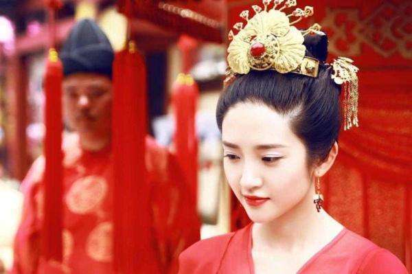 5岁姐姐嫁给皇帝，15岁她再嫁，18岁当皇后，29岁却被敌人强占