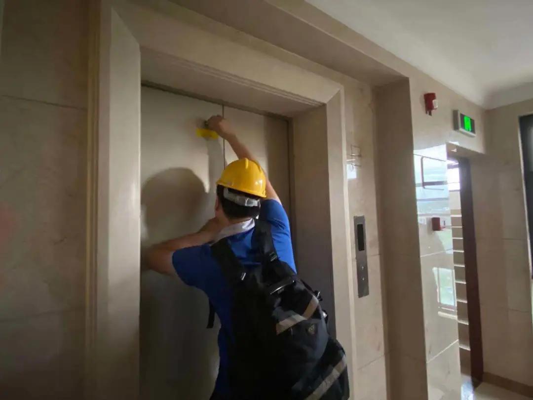 福州华润物业开展电梯困人应急救援演练