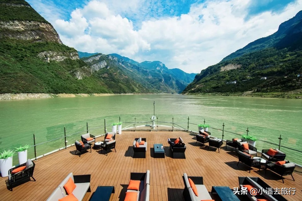 长江游轮“巨无霸”世纪荣耀号，原来它的吨位不是长江之最