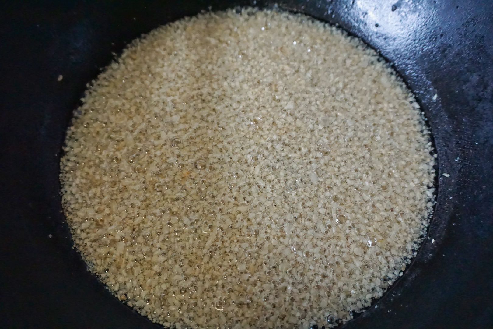 这油超香，是家里必备万能油，炒菜或煮汤加点它，鲜香味提了不少