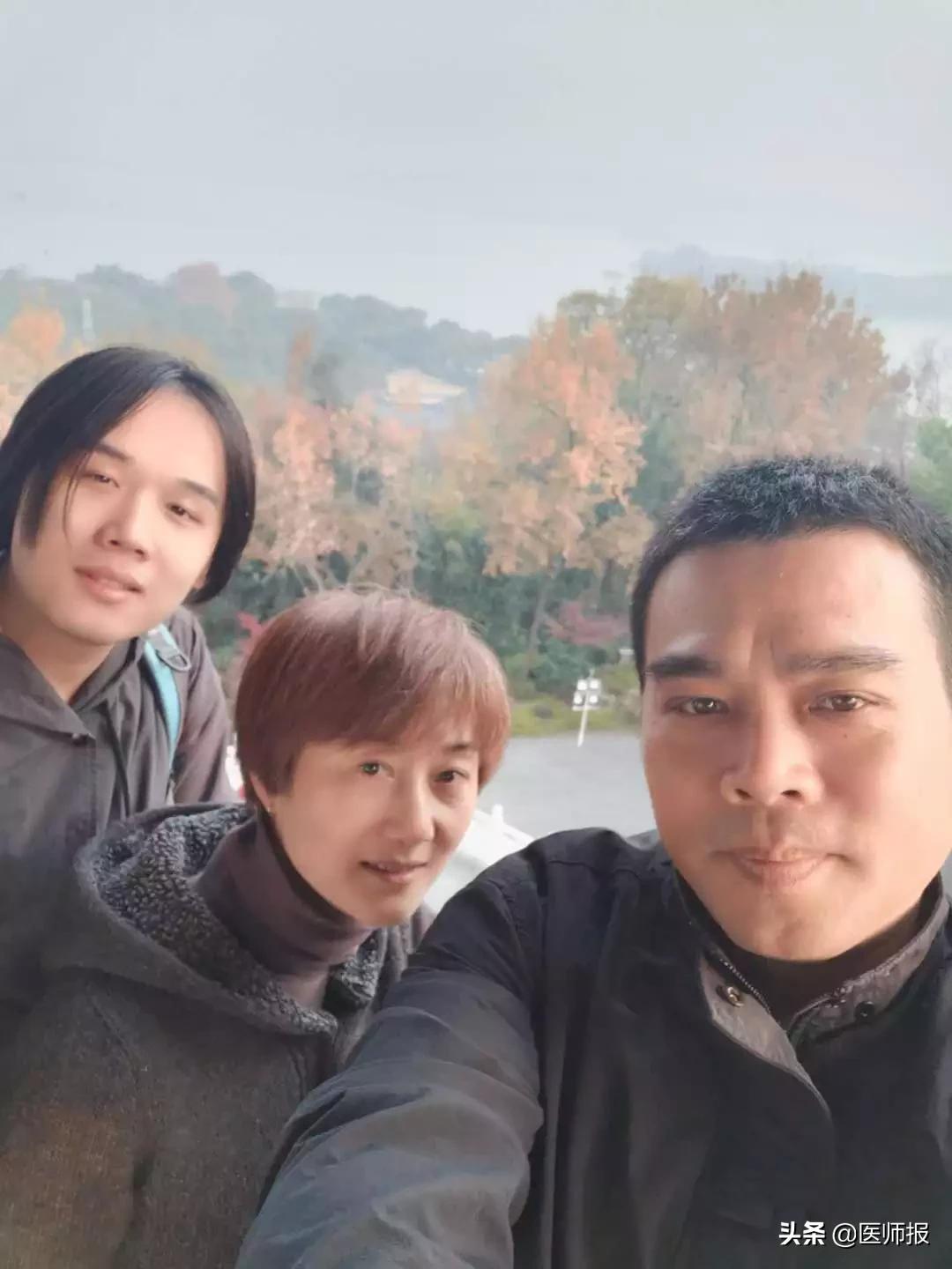 “兄弟姐妹们还在战斗!”医生蹲家门口吃了5个汤圆就走了,还有孩子对妈妈说,“我在家不出门,很听话!”