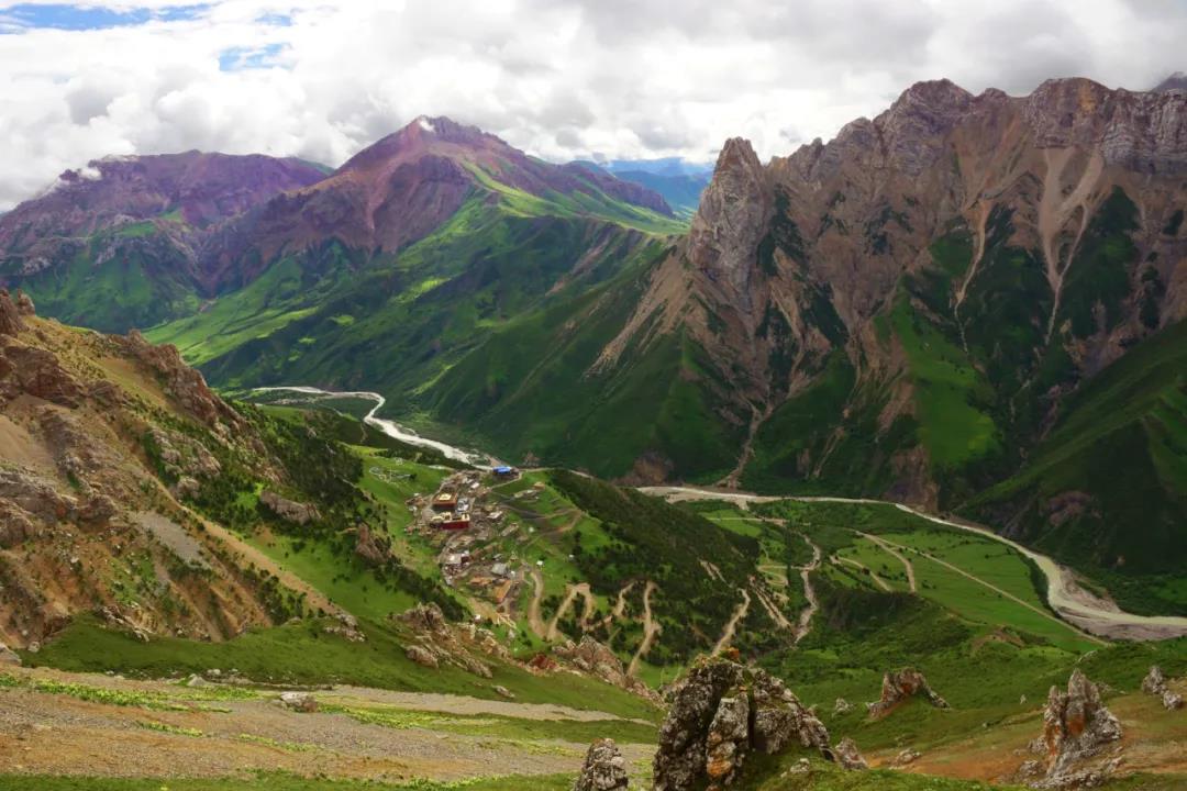 青海发现大规模罕见地貌奇观,青海现七彩流沙奇观