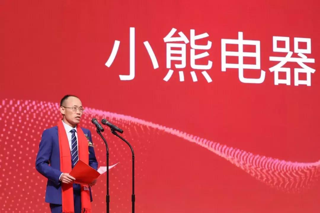 他凑20万创业,13年坚持“种草”,如今成就“创意小家电第一股”