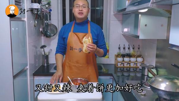 西红柿蒜蓉辣椒酱怎么做好吃又香,西红柿尖椒辣椒酱自制