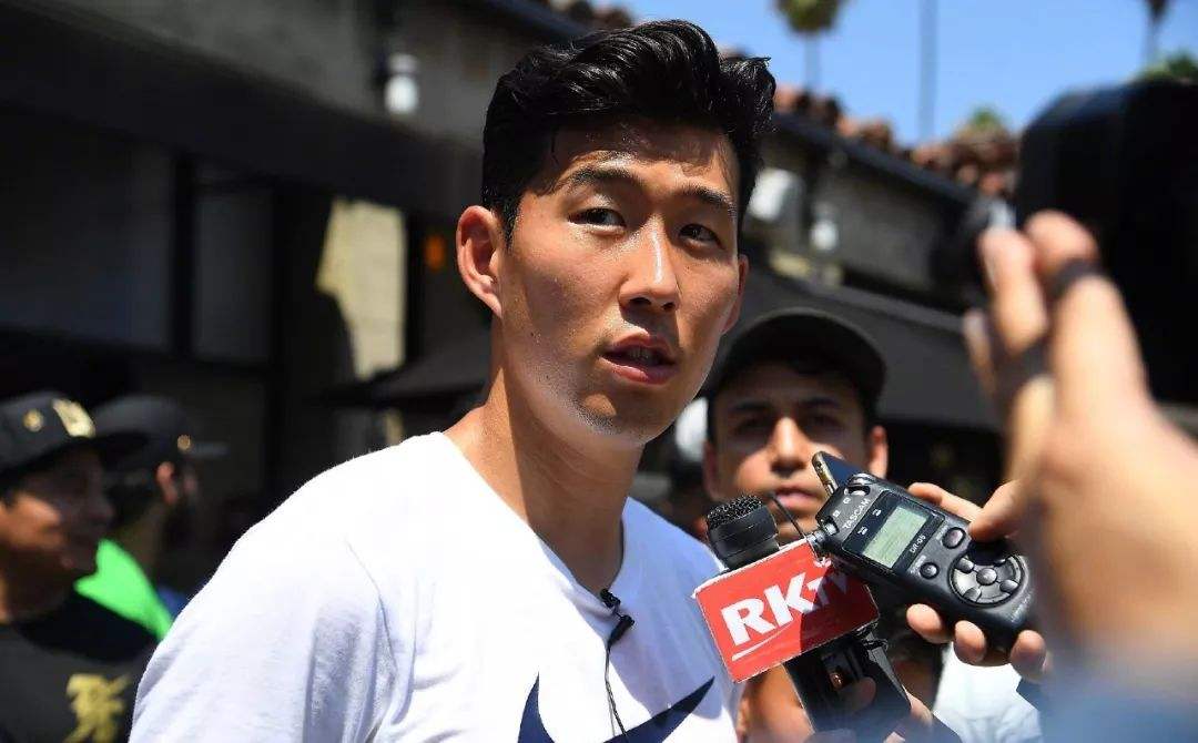 孙兴慜接受韩媒采访,孙兴慜拥抱关心王大雷