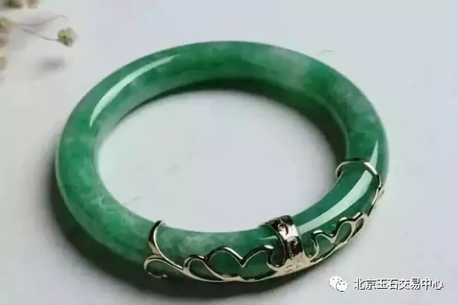 手镯买太小了用什么方法好戴,手镯太大怎么防止掉