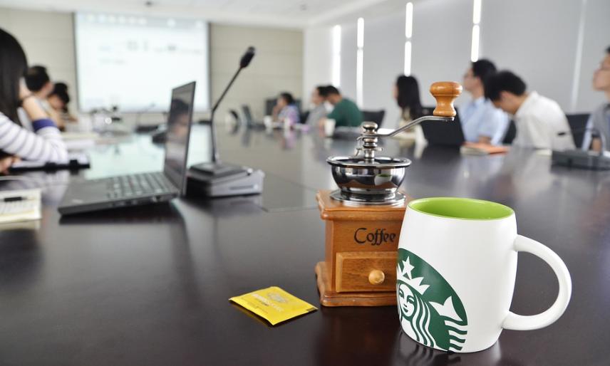 星巴克免费中杯哪个最值,星巴克为什么只有中杯