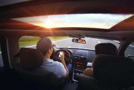 在红绿灯路口掉头怎么掉头正确,路口合法掉头的九个小知识