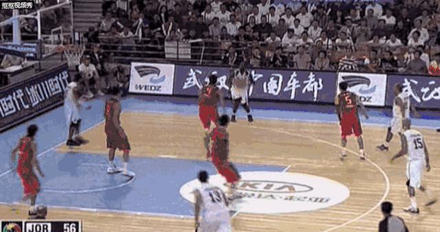 阐述篮球攻防技术分类,论述篮球快攻的训练方法