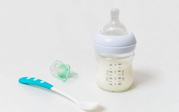 小孩喝奶为啥每次都喜欢剩一点,小孩每次喝奶喝太少