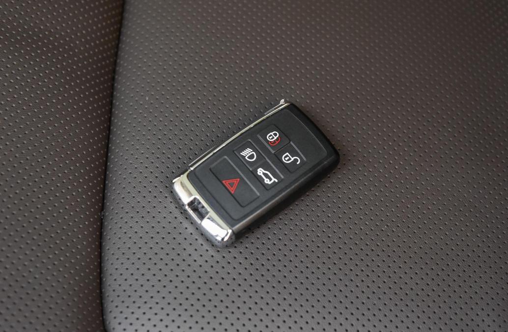 路虎揽胜3.0tl6传世加长版,路虎揽胜3.0l6传世版街拍