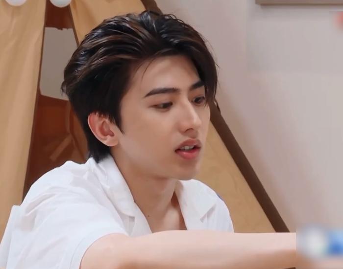 蔡徐坤和沙溢回应父子关系,沙溢问蔡徐坤真心话