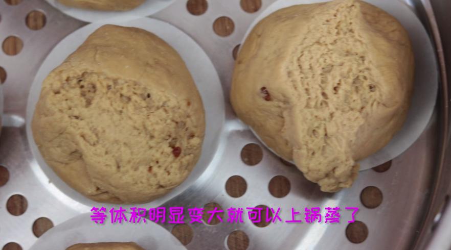 开花红糖馒头放小苏打还是泡打粉,无需醒发的红糖大枣开花馒头配方