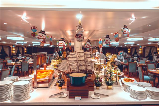 三峡游轮上水下水哪个好玩,三峡游轮上水和下水哪个好