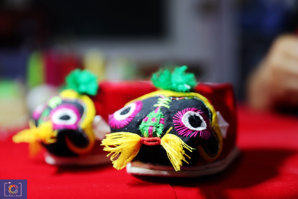 一双虎头鞋，传承100多年，别人种地他和妻子做鞋，一双能卖200元