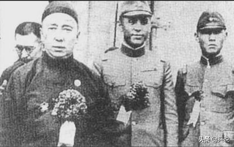 绥远抗战,日军手持*刀军**,逼僧人上阵,出家人只得胡乱放枪