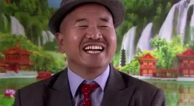 是时候教育下PPT里的“4连排”了