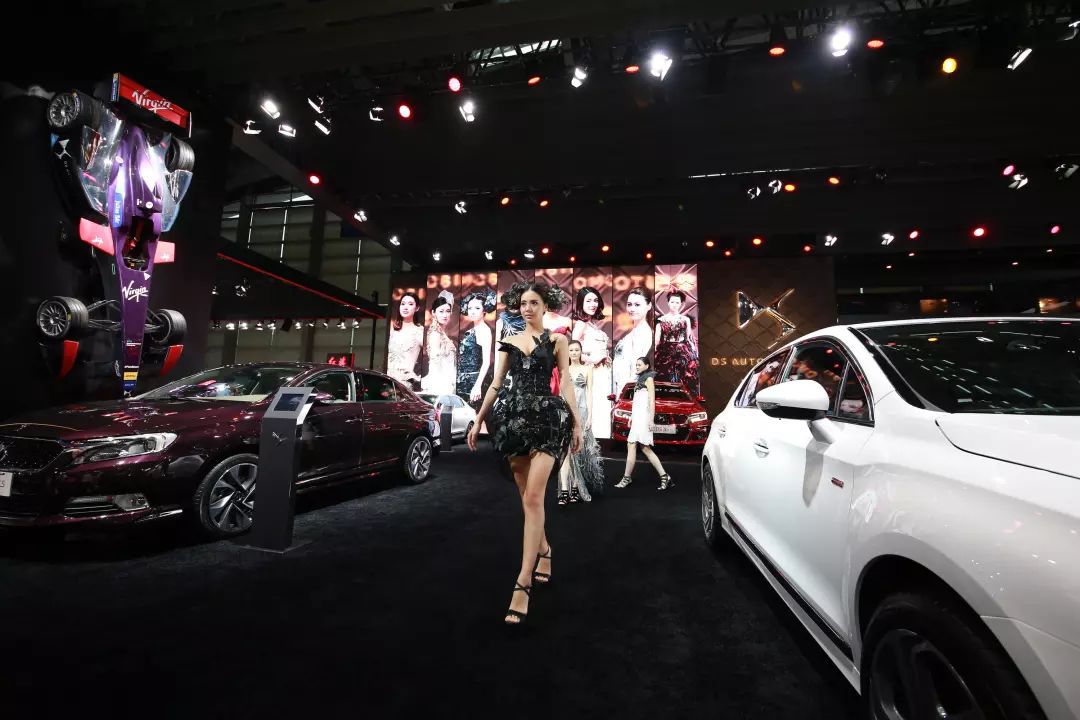 美女、名车，你要谁？老司机：我都要了！