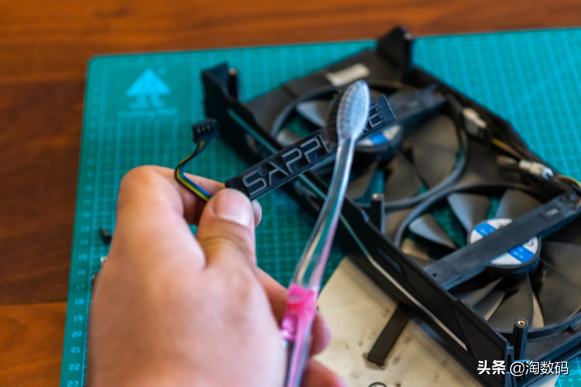 rx580蓝宝石8g超白金吃鸡测试,rx580满血版相当于哪个显卡