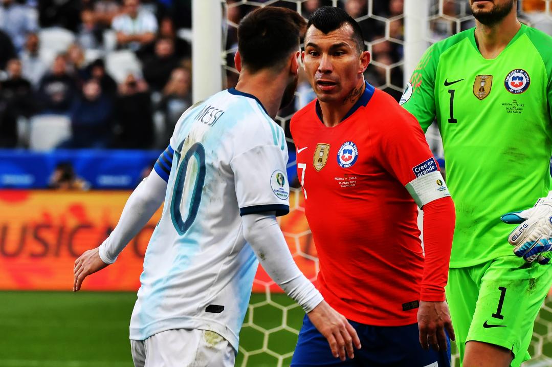 c罗评价梅西暴怒的原因,梅西c罗被罚了几次红牌