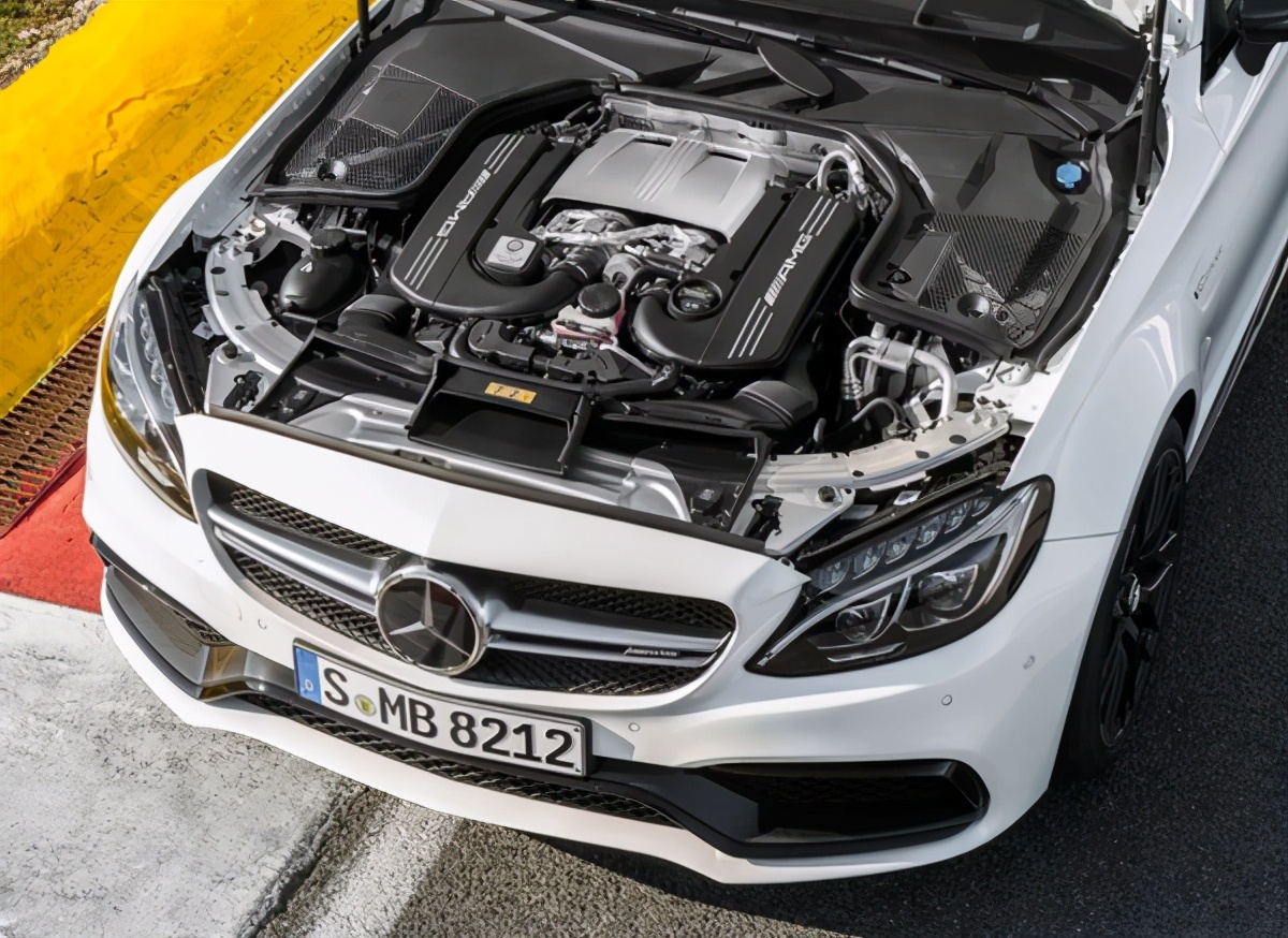 奔驰c63v8全新,告别v8下代amgc63或使用4缸发动机