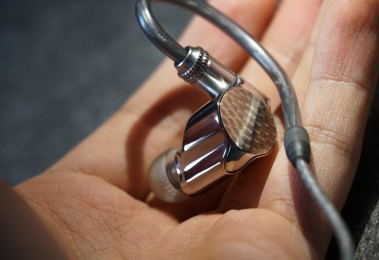 一万块的音响怎么样,同价位华为苹果耳机对比