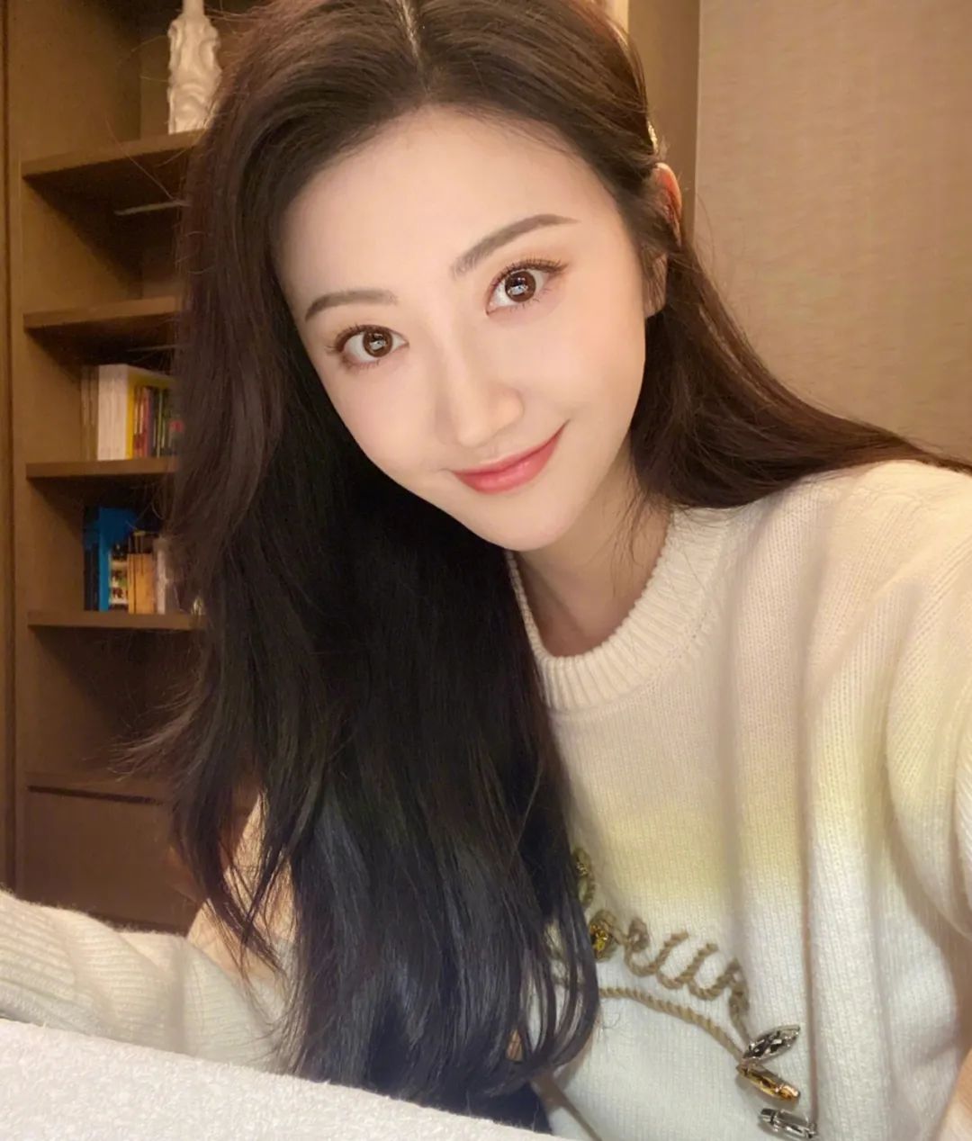 “资源大咖”景甜的失败上位史，和她背后的“大人物”男友们