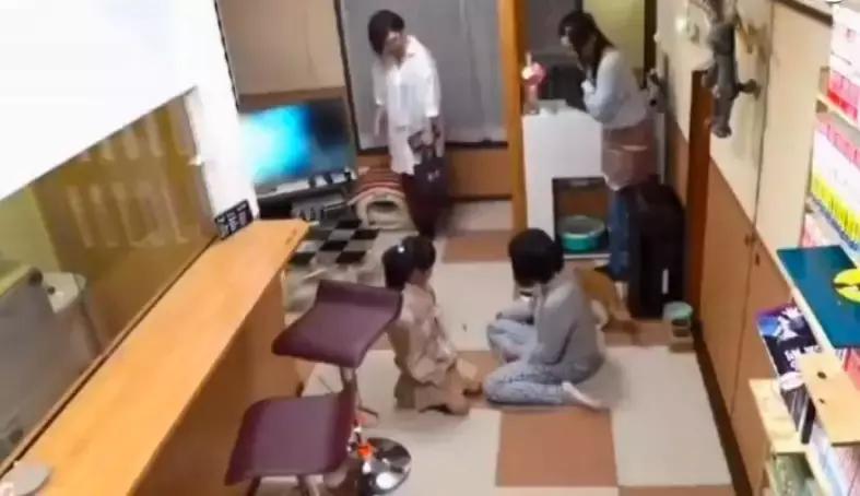 日元飞涨生活困难，看日本女孩如何十五年买三栋楼