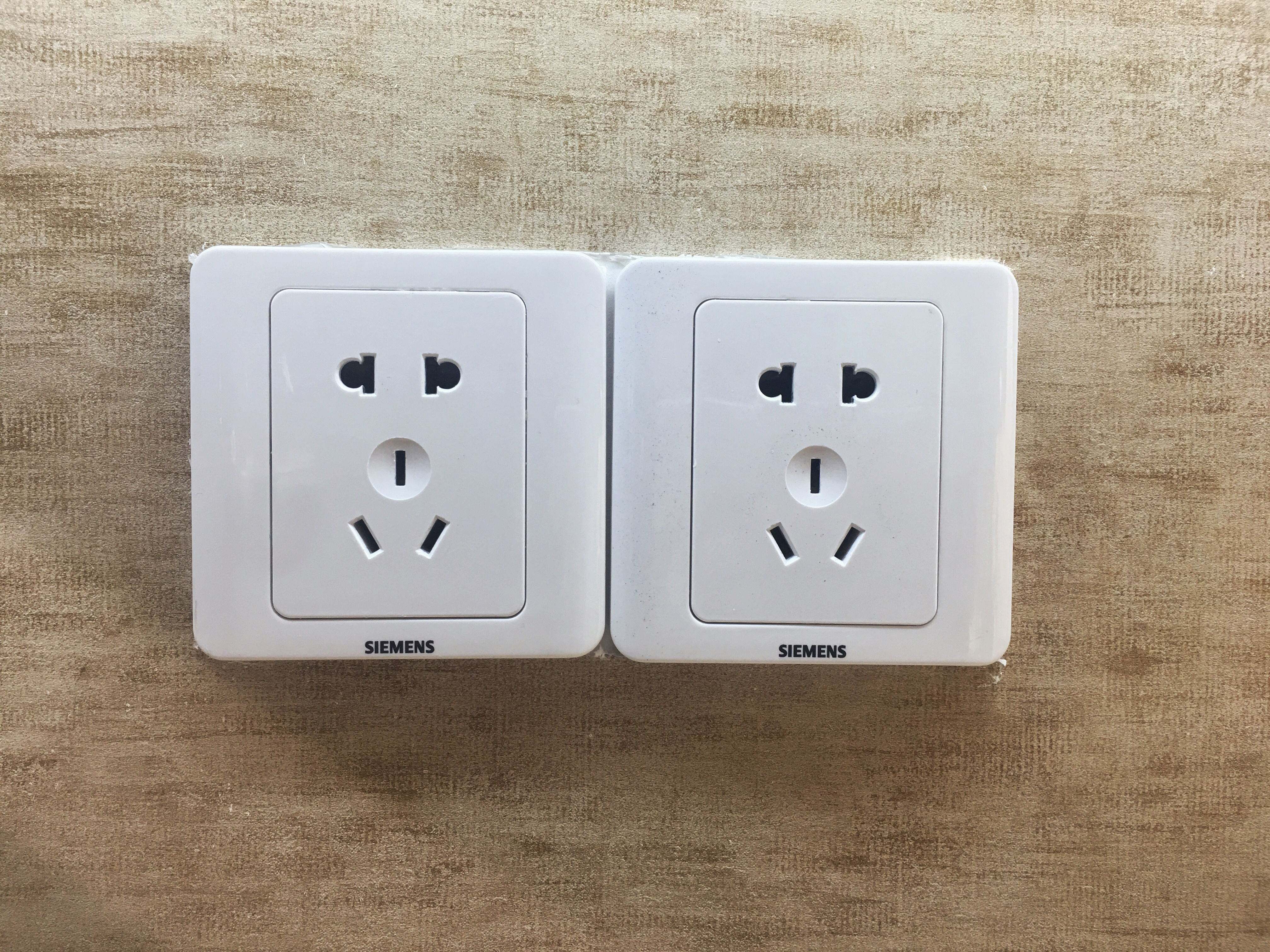 插座一插就跳闸是怎么回事,插座一插就跳闸有几种原因