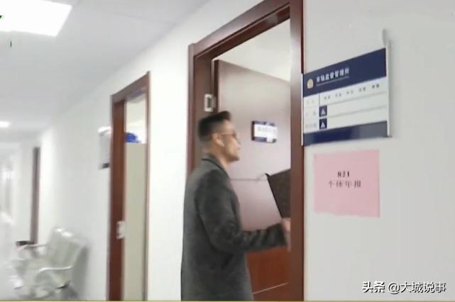 花100元买lv包怀疑是假的,花128元买包怀疑是假lv的男子