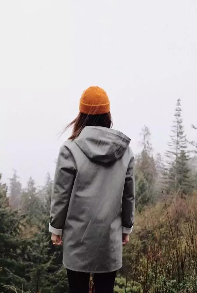 问江南“晴为何物”，你见过这些时尚品牌的雨衣、雨靴吗？