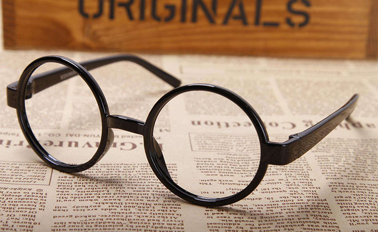 镜片脏了清洗小方法,眼镜镜片脏了如何擦拭干净小妙招