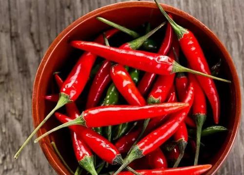 入秋后嗓子疼怎么回事,嗓子干疼伴有咳嗽怎么回事呢