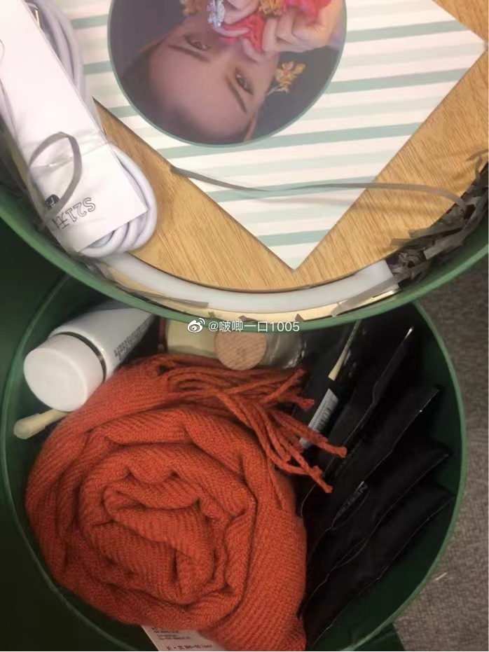 明星工作室新年礼盒,张艺兴工作室新年礼盒