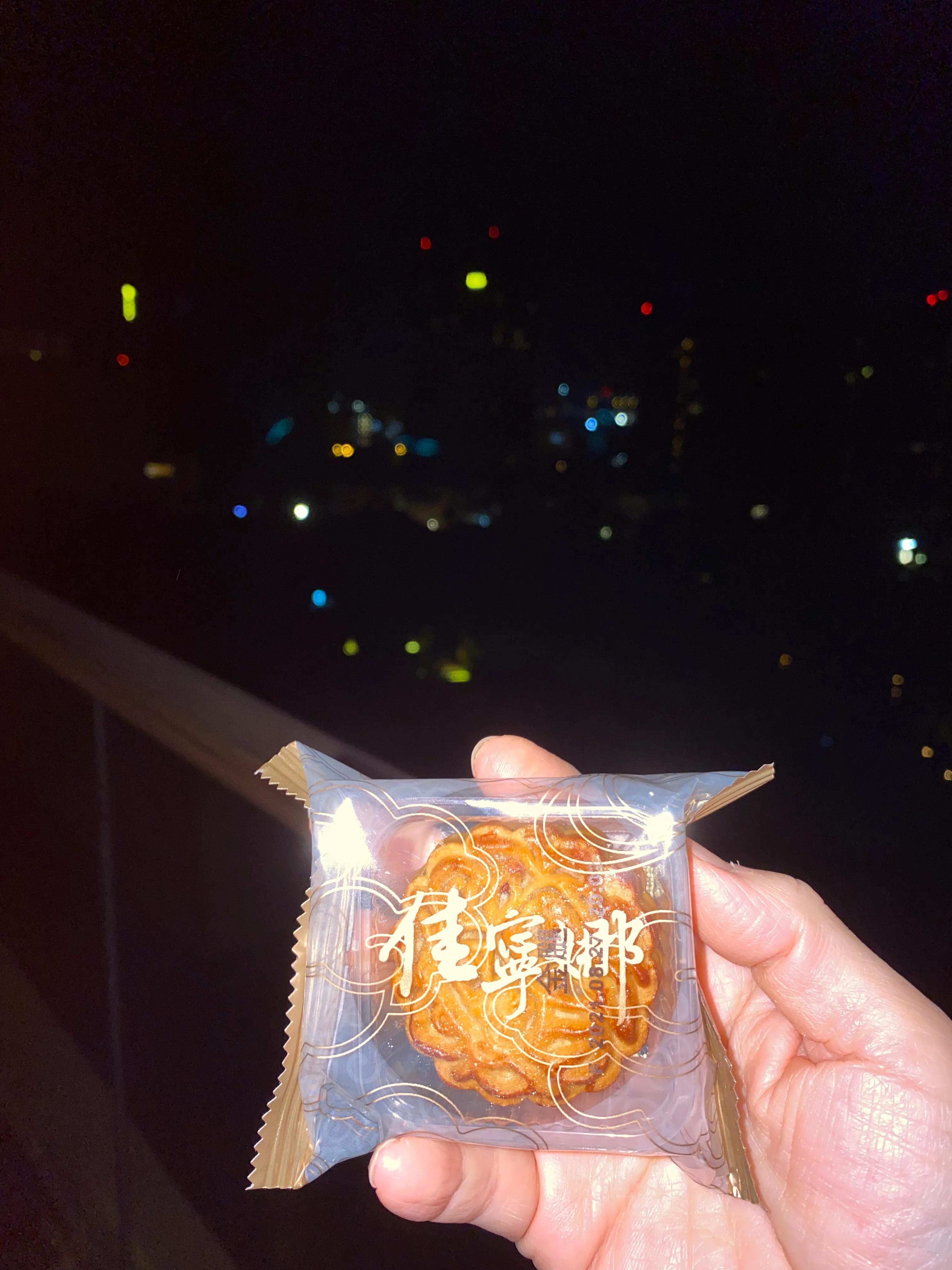 佳宁娜金腿小月饼还是挺好吃的